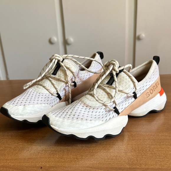 Sorel Shoes - Sorel Kinetic Impact Lace Sneakers in Women’s Size 8.5.